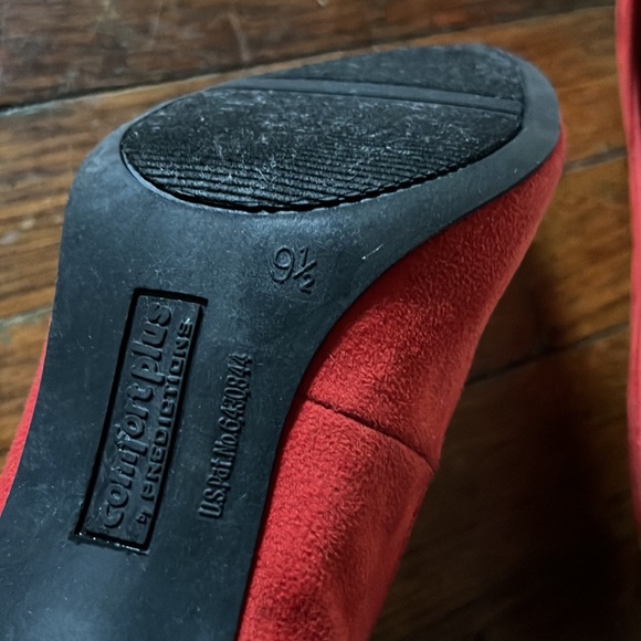 Red pointy toe suede heels Comfort Plus by Predictions - Picture 7 of 7